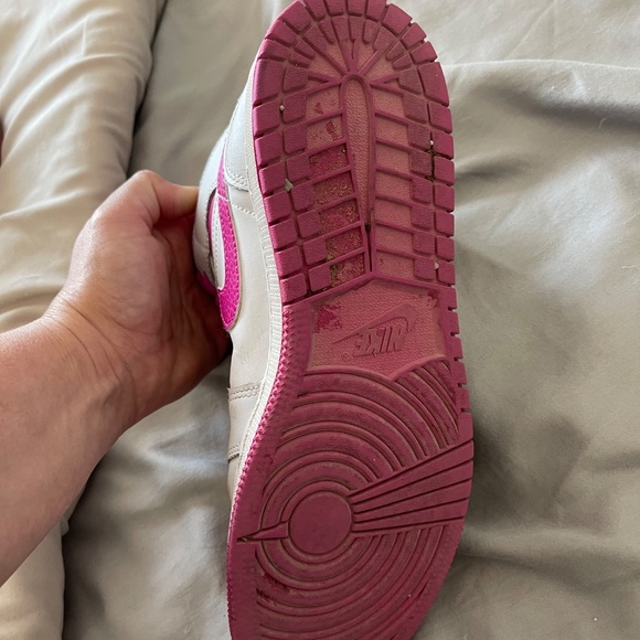 Nike Air Jordan 1 mid sneaker, like new - Picture 5 of 6